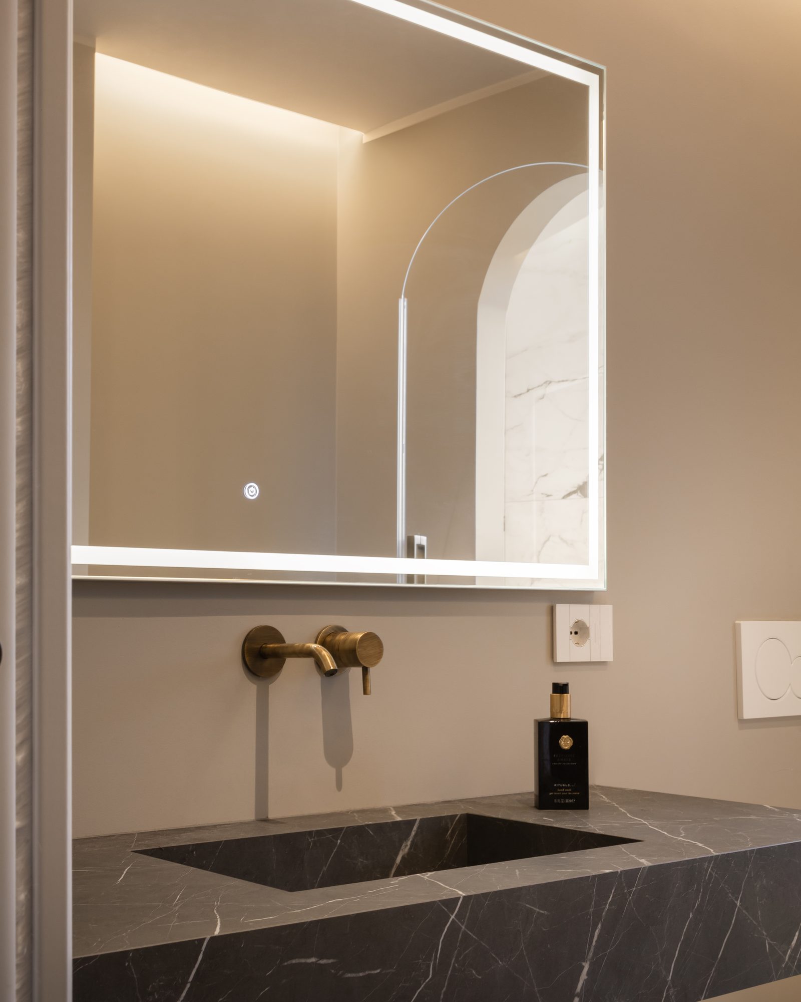 FR 1 — A tailored reinterpretation, photo 8