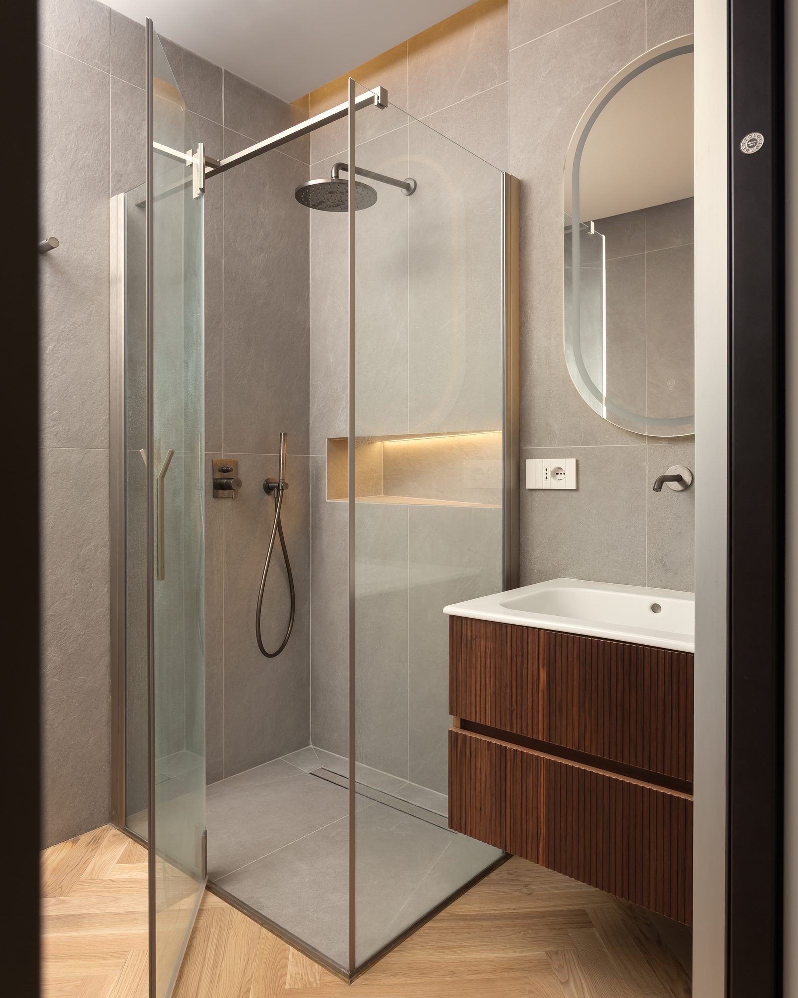 FR 1 — A tailored reinterpretation, photo 22